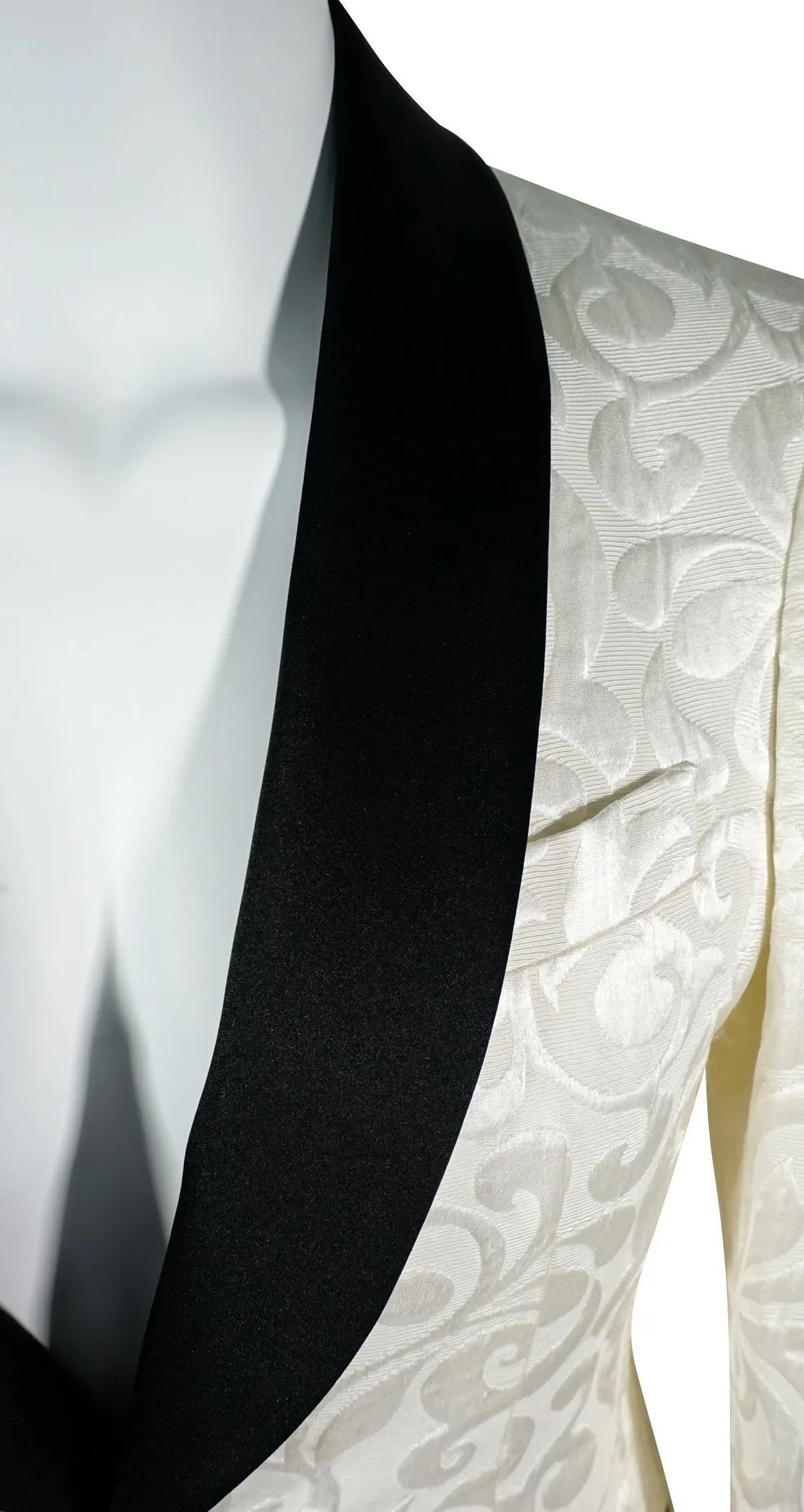 Vanilla & Black Paisley Dinner Jacket @ The Vault